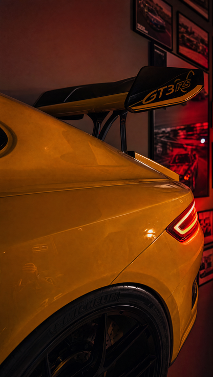 Rear wing and roofline detail