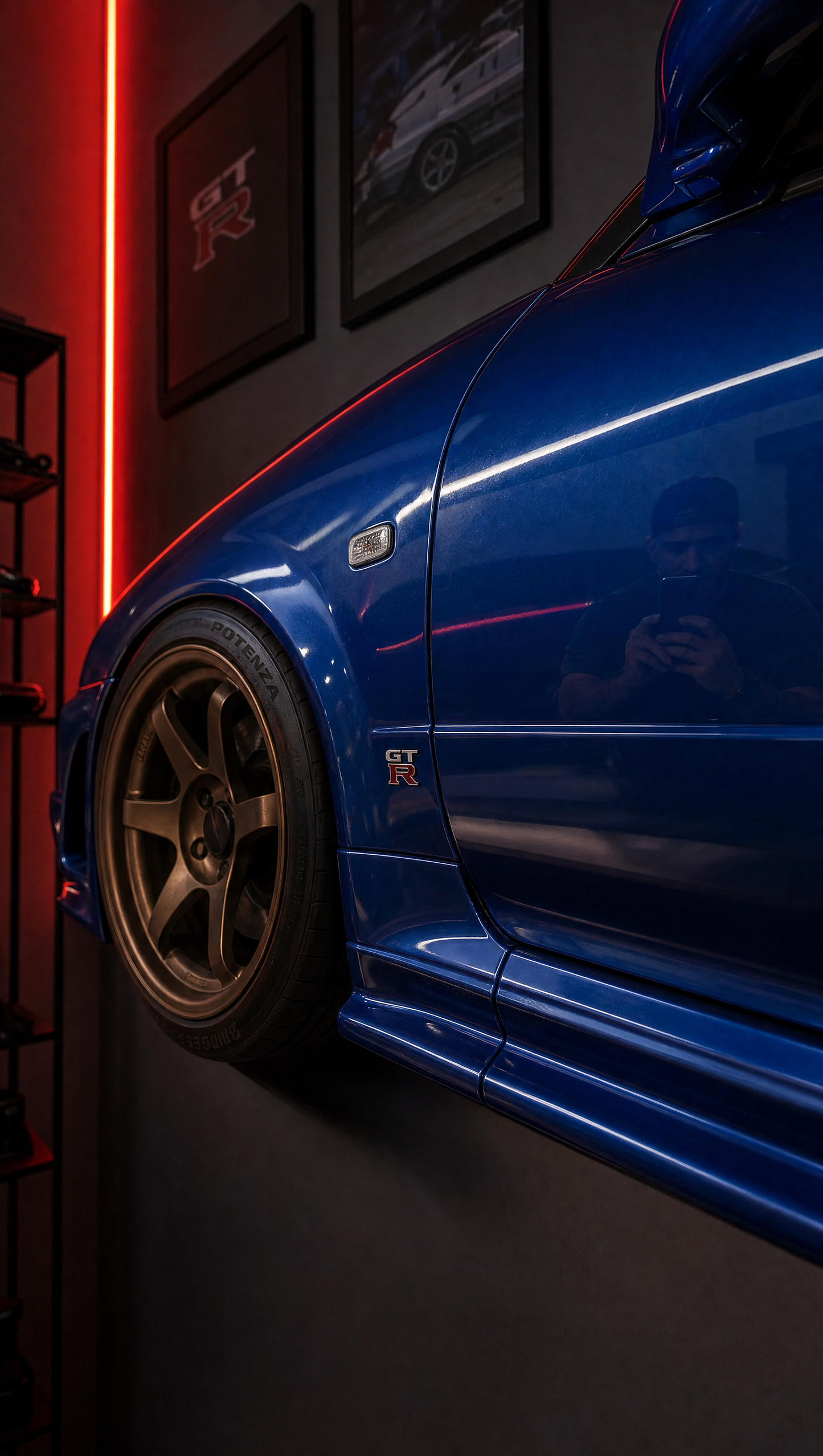 Side profile and bronze wheel detail